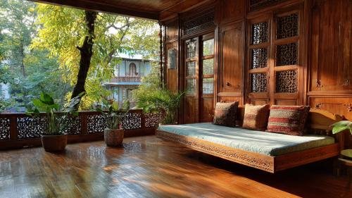wooden_resot_bangalo_room_outside_lounge_1
